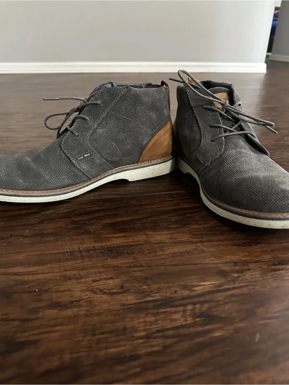 Nunn Bush Men's Gray Textured Chukka Boots